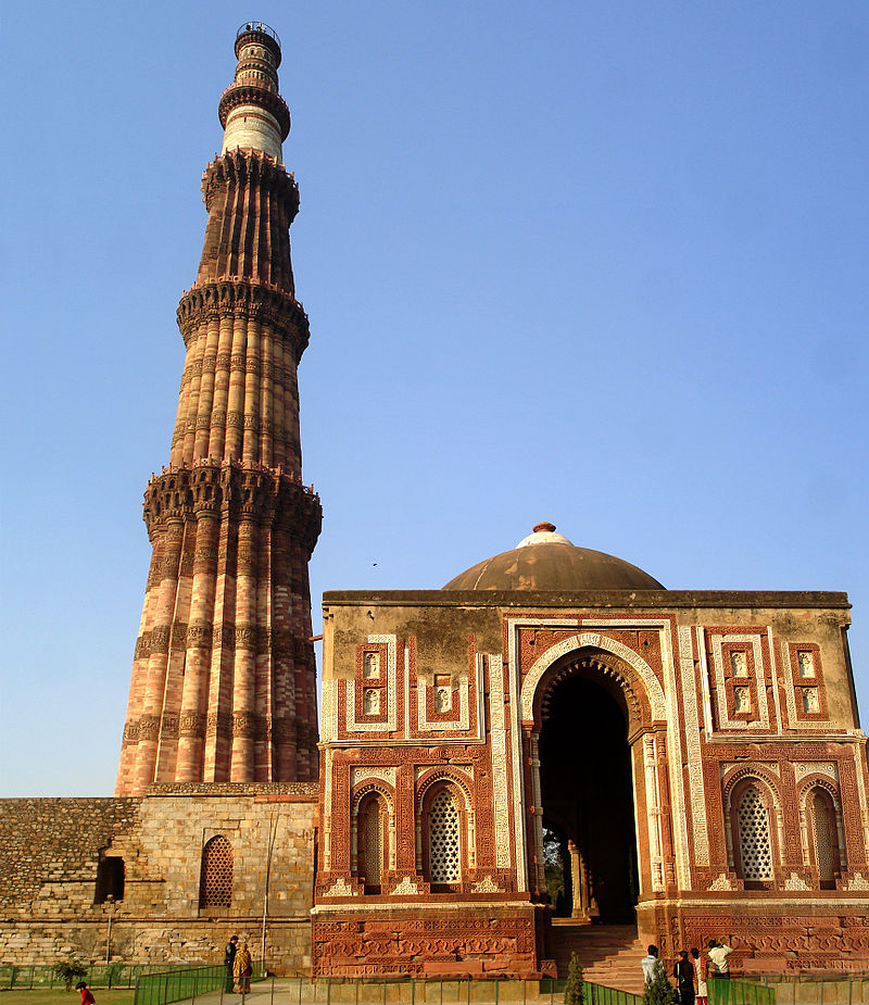 800px qutab minar mausoleum